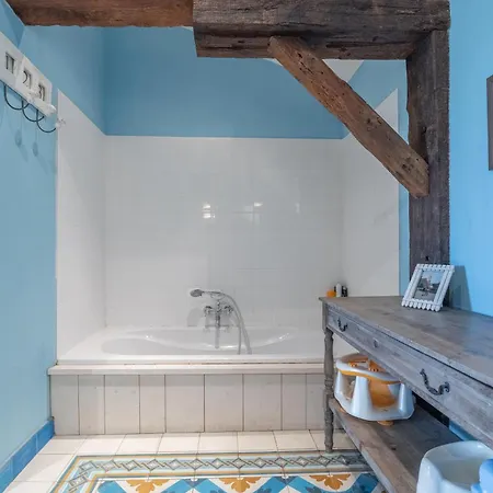 Magnifique Grand Entier Avec Piscine Et Vue *