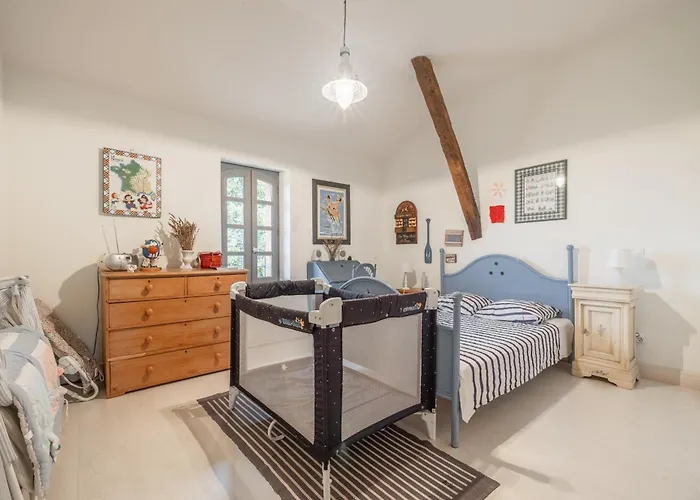 Magnifique Grand Entier Avec Piscine Et Vue